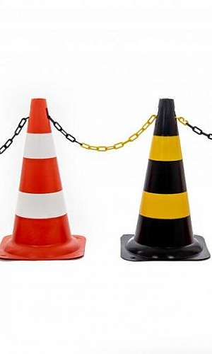 cone de sinalização com corrente cone de sinalização com corrente