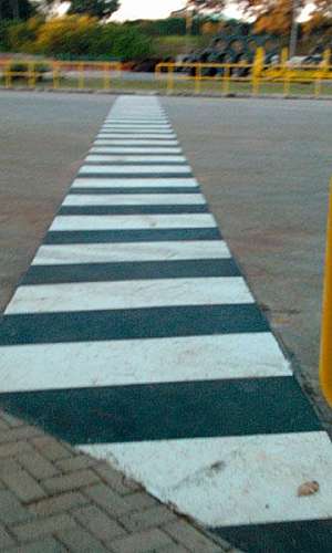 Piso epóxi para estacionamento Piso epóxi para estacionamento