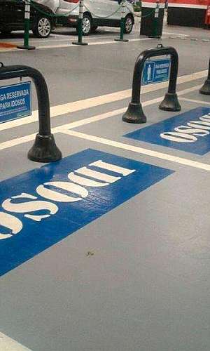 Sinalização de estacionamento para idoso Sinalização de estacionamento para idoso