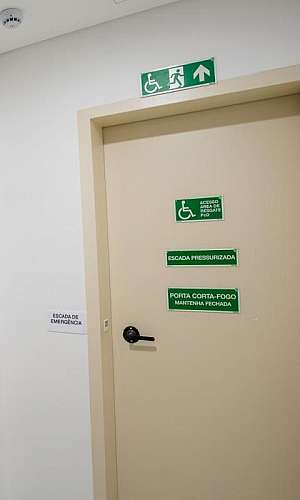Sinalização de rota de fuga Sinalização de rota de fuga